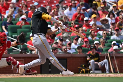 Flores Jr., Lowe hit homers to spark Pirates to 6-2 win over Cardinals